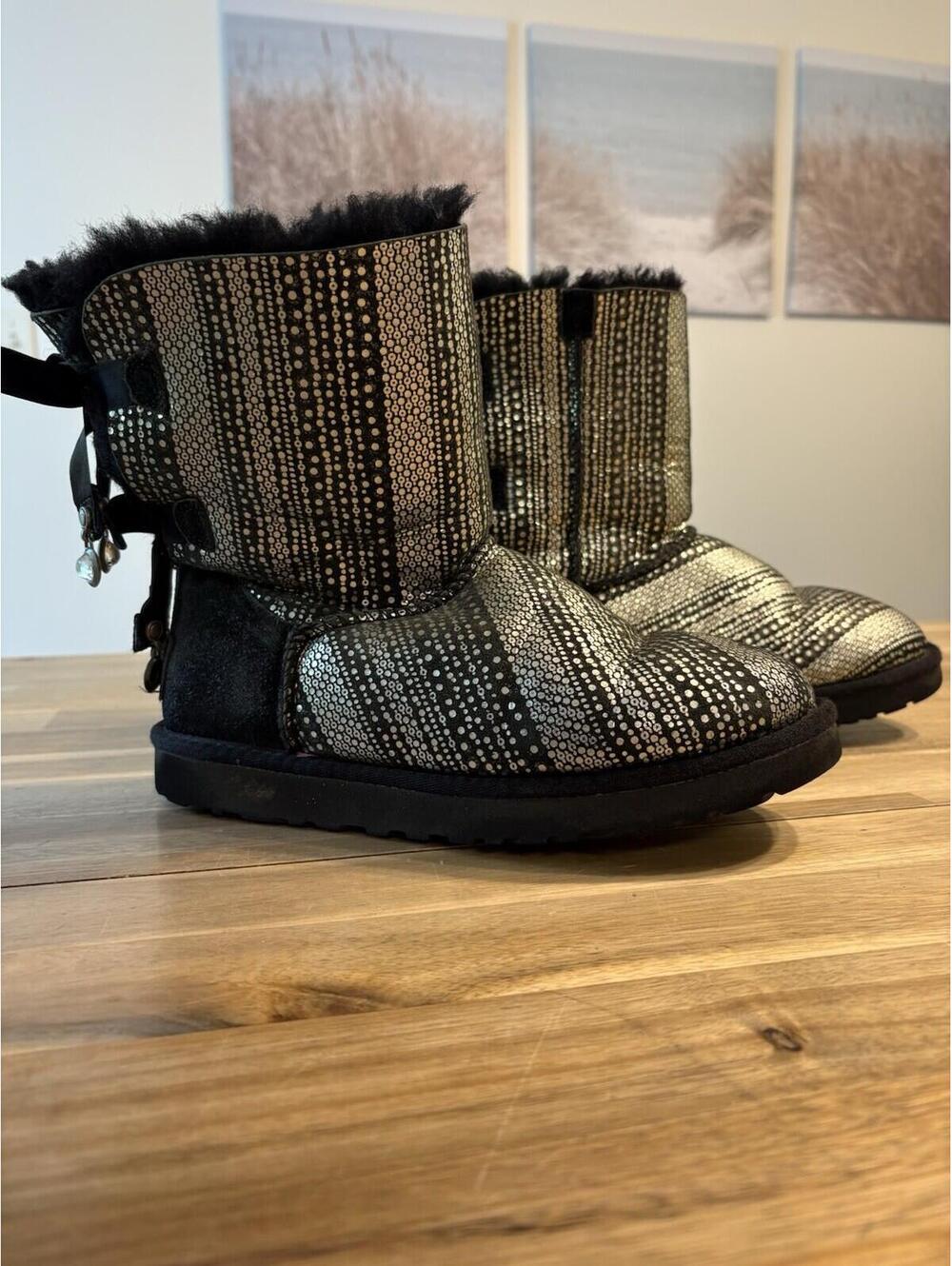 UGG Bailey Bow Bling Black Silver Bedazzled Faux Crystals Swarovski Sz 7 Rare